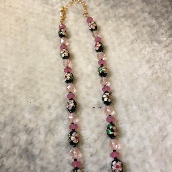 Floral beaded pendant necklace - Picture 3 of 3